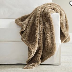 Pottery Barn faux fur shearling throw in Truffle